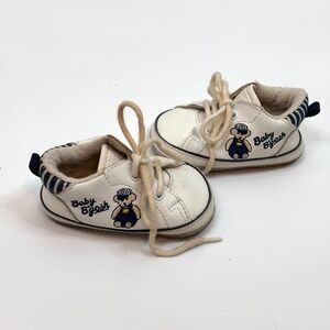 Vintage 90s Baby B'Gosh Crib Shoes 2 Leather Oshkosh Bear Embroidered Photoshoot